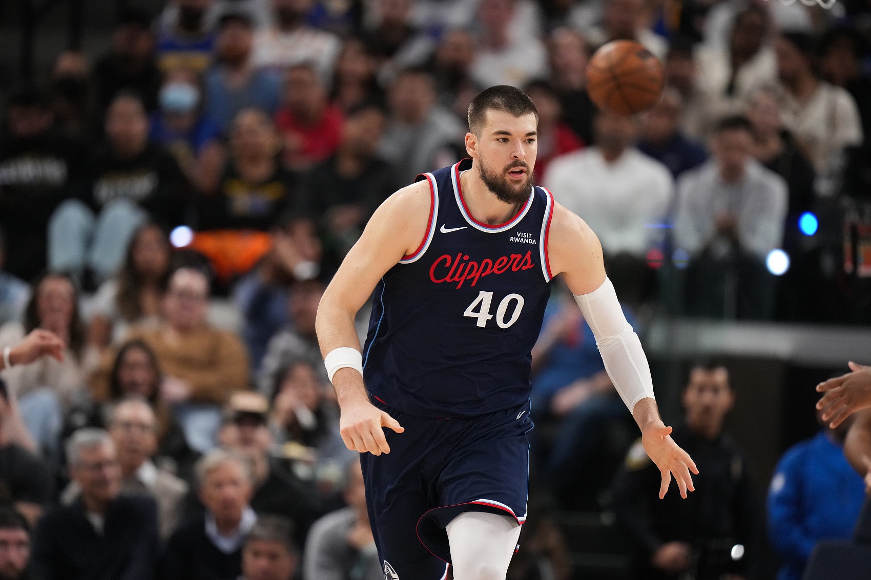 开云官方入口-祖巴茨：我非常享受和哈登打球 只要我跑位正确他一定能找到我